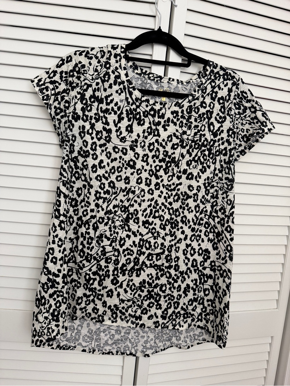 New Lilly Pulitzer Black & White Leopard Print Short Sleeve Women’s Top Size L